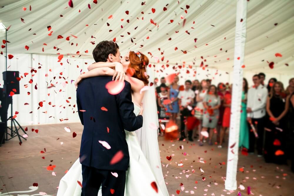 Benefits of Having a Tented Wedding and Reception