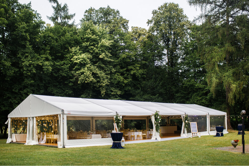 What are the Benefits of an Outdoor Tent Wedding?