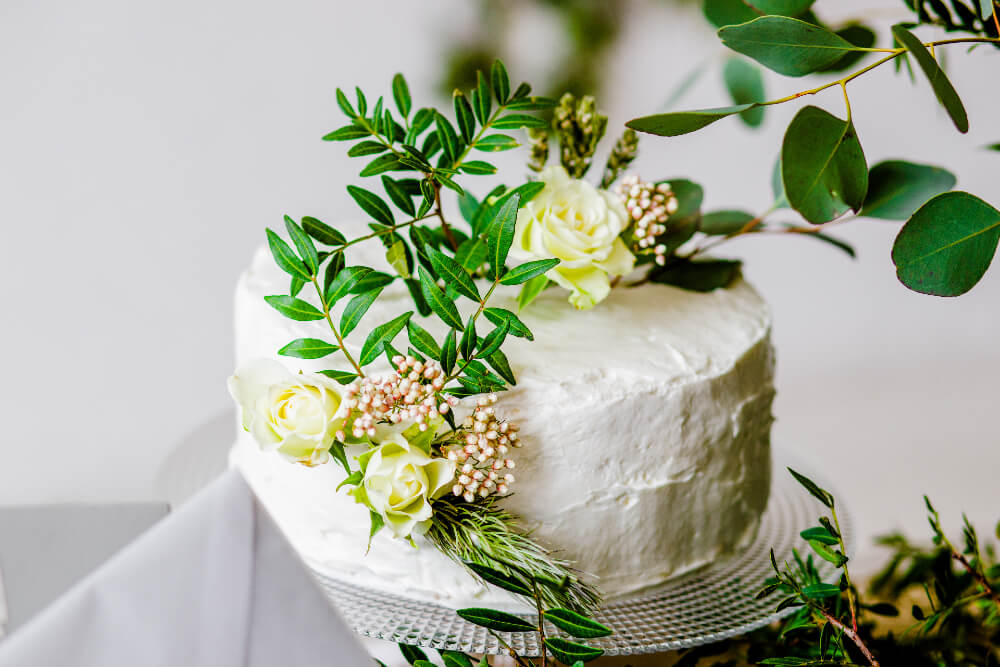 Wedding Cake Ideas Perfect for Your Outdoor Spring Wedding