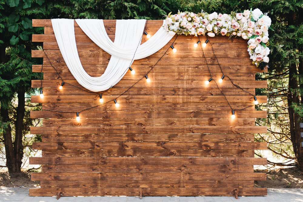 Decorating The Perfect Diy Outdoor Wedding Backdrop 