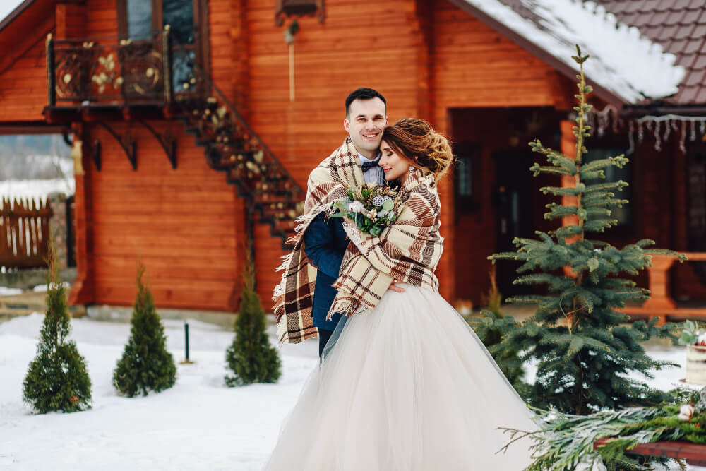 Non-holiday Winter Wedding Theme Ideas