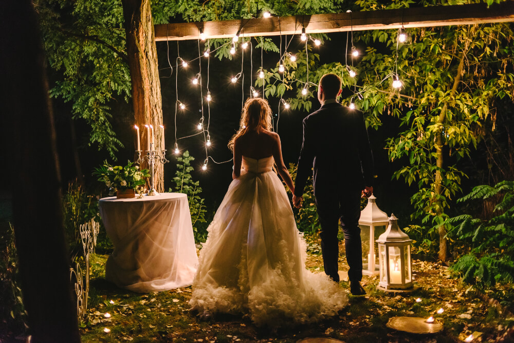 Pros and Cons of an Evening Wedding Ceremony
