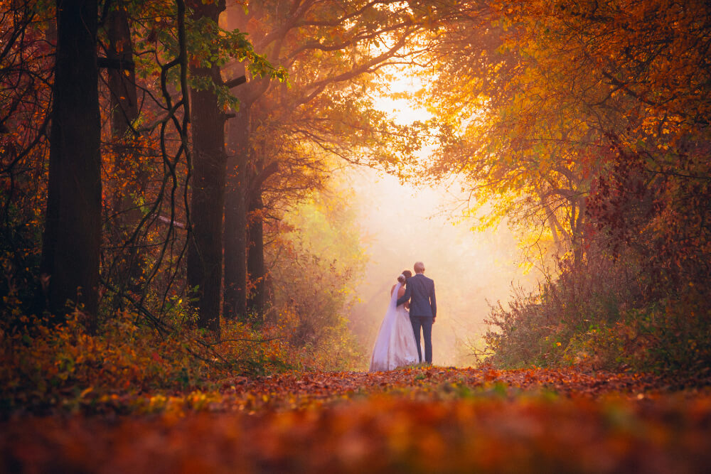 Guide to Taking the Best Wedding Photos in the Fall