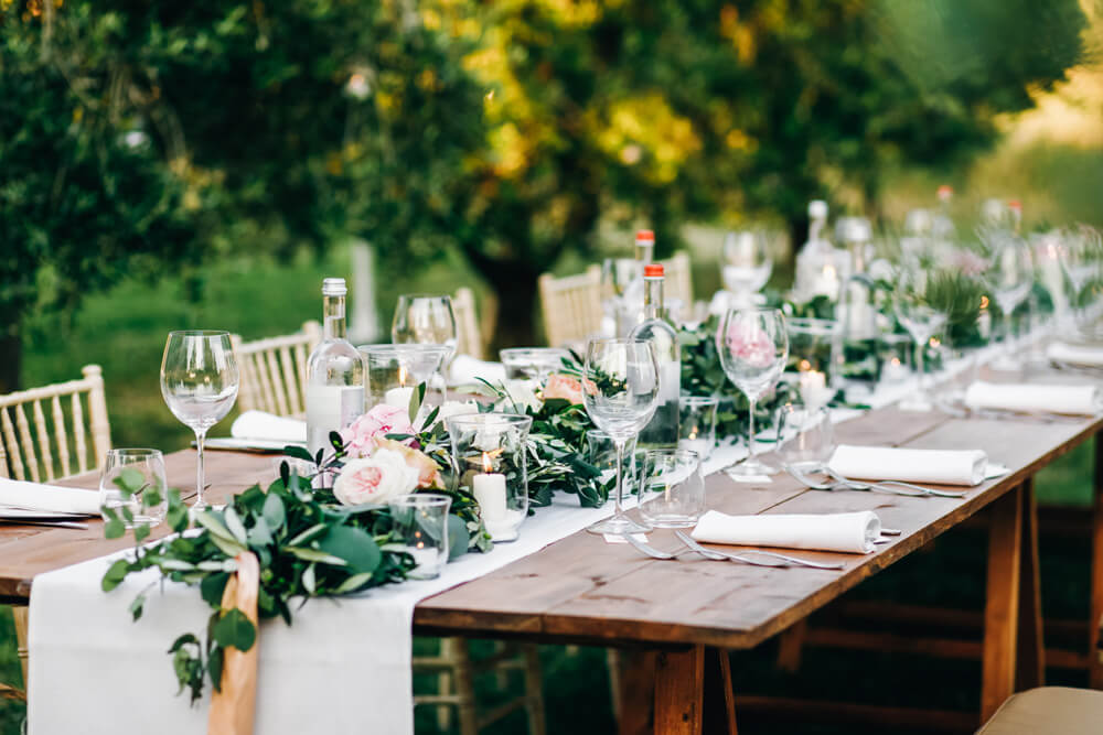 How to Incorporate Outdoor Greenery Into Your Wedding Décor Theme
