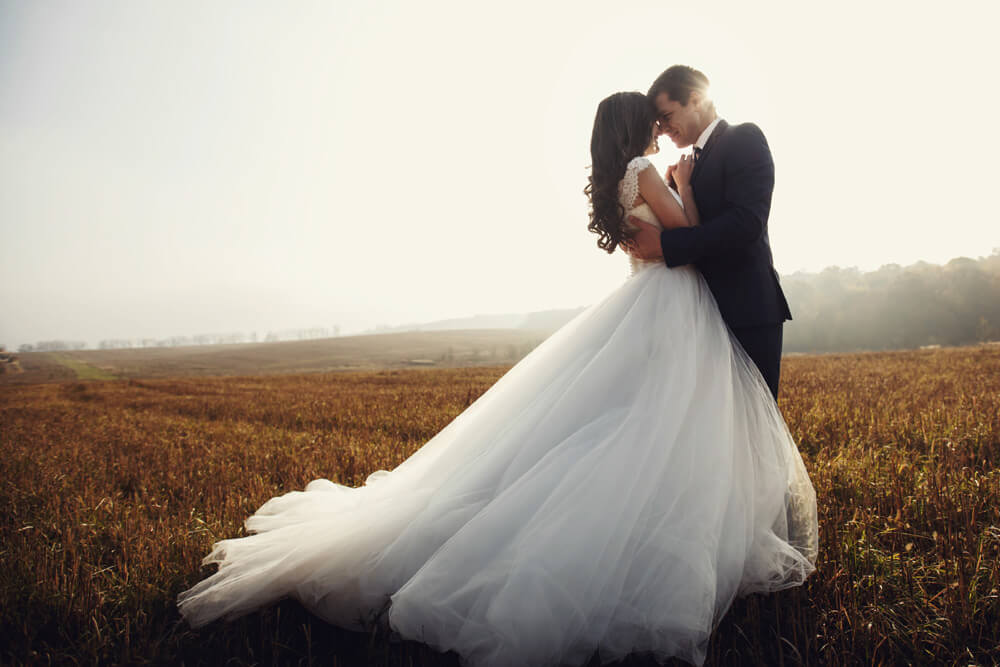 Should You Get Married During Autumn? 7 Aspects to Consider