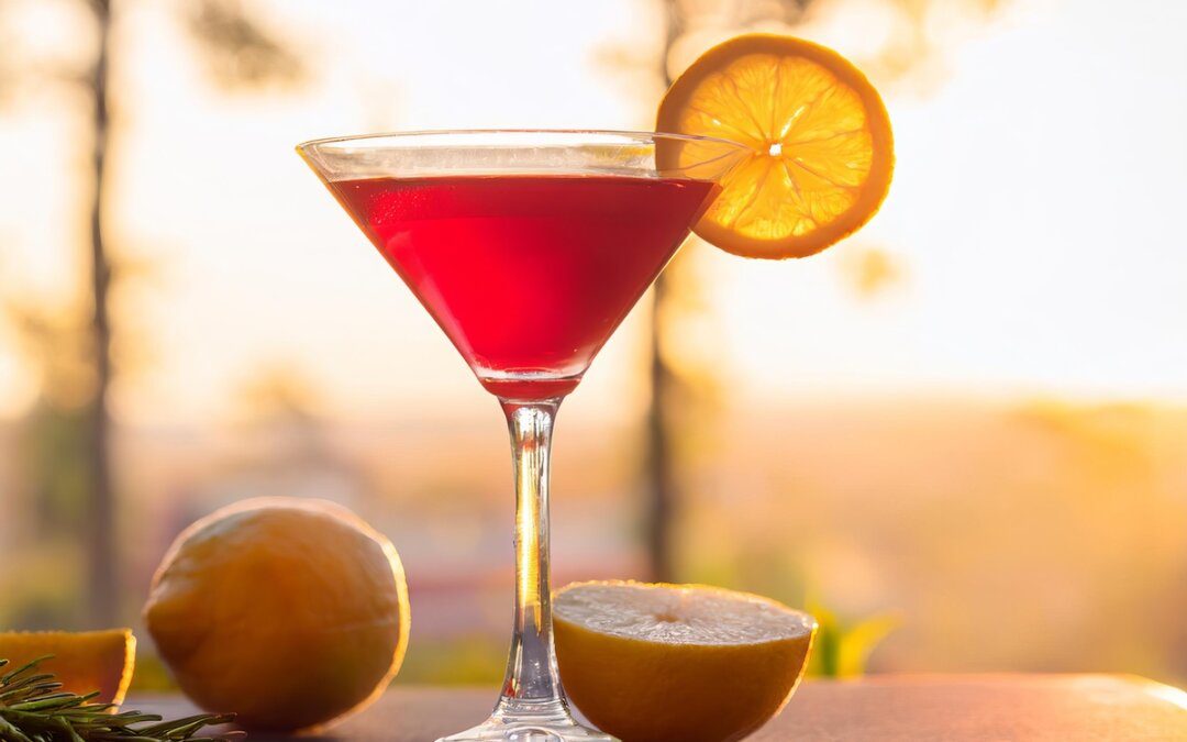 Designing the Perfect Cocktail Hour Flow for Outdoor Weddings