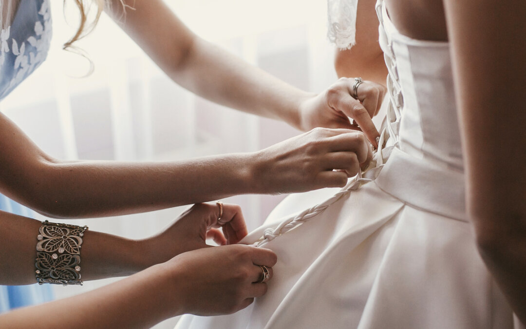 How to Handle Wedding Day Wardrobe Malfunctions