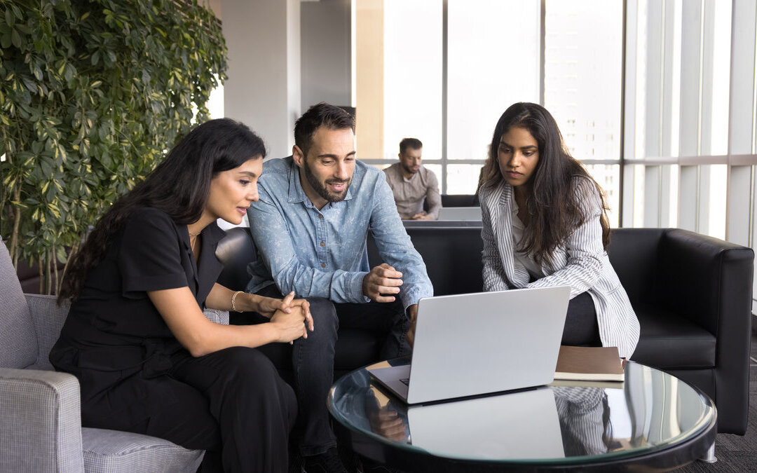 How to Create a Wedding Day Contact List for Your Vendors