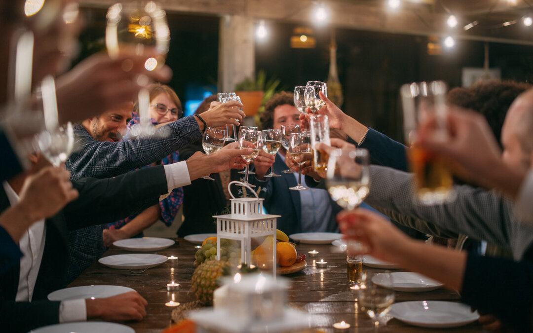 How to Plan a Wedding That Feels Intimate Despite Having 100+ Guests